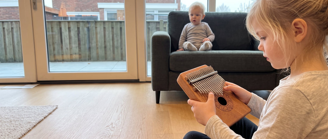 Een instrument in plaats van een tablet: hoe een tongue drum of kalimba schermtijd vervangt